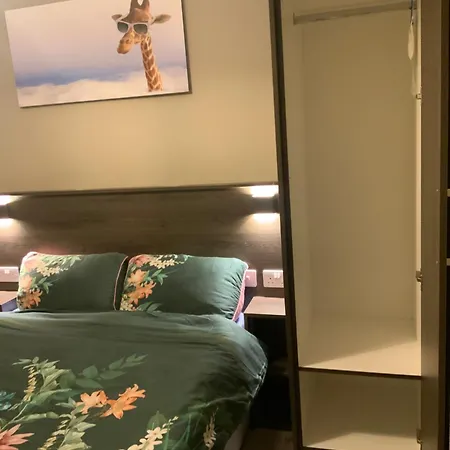 Cozy Small 1 Bedroom *