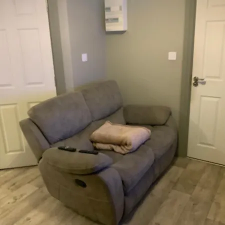 Cozy Small 1 Bedroom 公寓 *